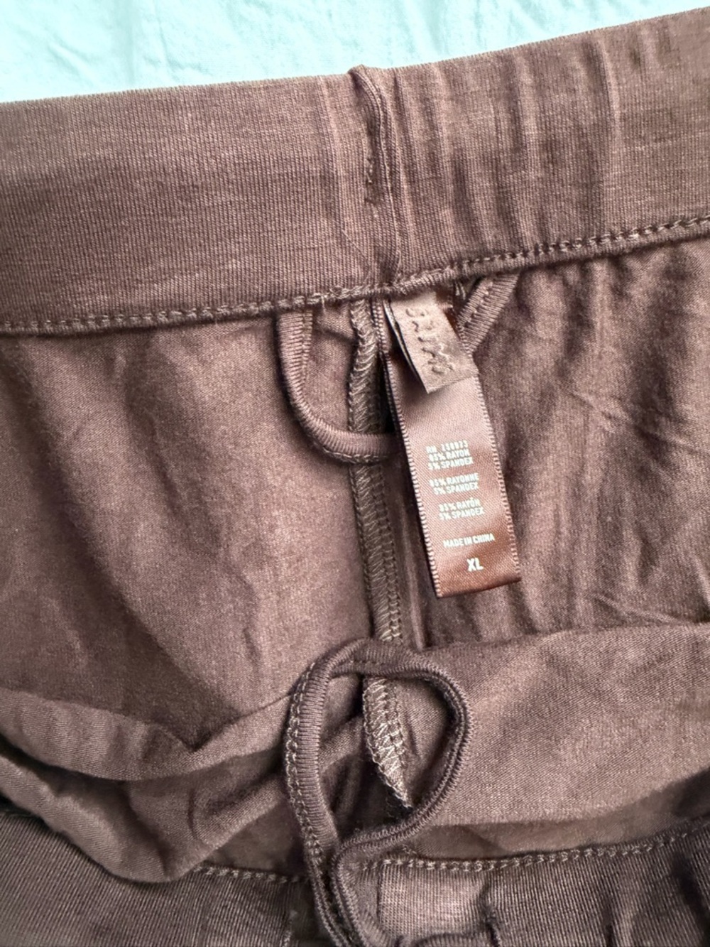SKIMS Wide-Leg Drawstring Lounge Pajama Pants in Brown XL - Picture 4 of 4